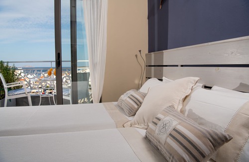 Agios Nikolaos House | Emerald Lake Studios
