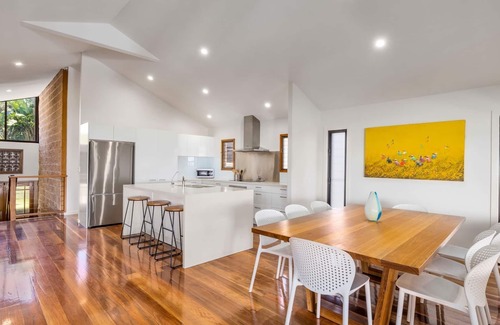 Emerald Beach House | Emerald on the Beach House