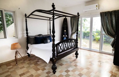 Devanahalli House | Emerald Pool Villa By Jaden