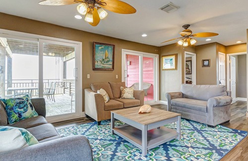 Gilchrist House | Emerald Sunset, Sleeps 18, Bay View, Dog Friendly