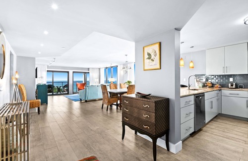 Destin Condo | Emerald Towers 104, Hosted by Scenic Stays!