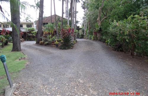 Emerald Beach Bed & Breakfast | Emerald Tropical Palms B & B