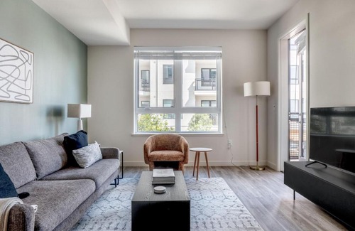Emeryville Apartment | Emeryville 1br w rooftop yoga studio nr Mall SFO-1458