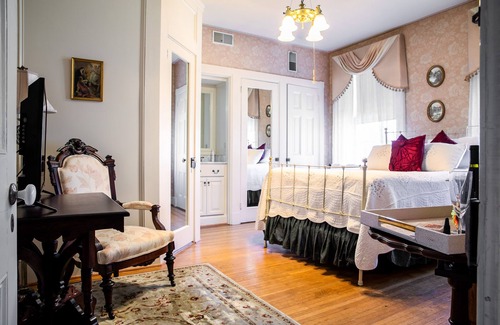 Emigsville Bed & Breakfast | Emig Mansion