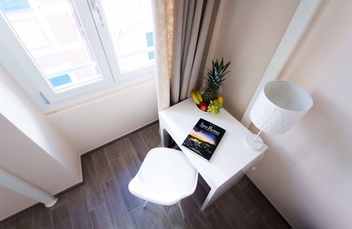 Sanremo Centre House | Emily Rooms
