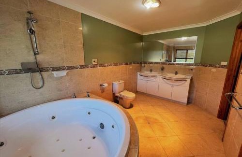 Esperance House | Emily St Escape