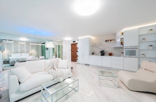Vitosha District Apartment | Emirates White Sensation
