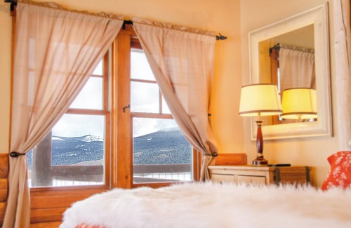 Paonia Cabin | EML 9 Juniper