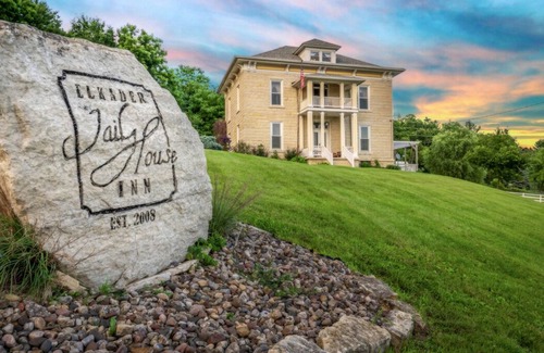 Elkader House | Emma Big Bear Suite at Elkader Jailhouse Inn