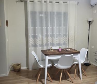 Elbasan Apartment | Emmas Place- Apartamenti modern por miqesor ne qender te Elbasanit
