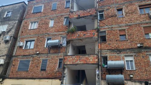 Elbasan Apartment | Emmas Place- Apartamenti modern por miqesor ne qender te Elbasanit