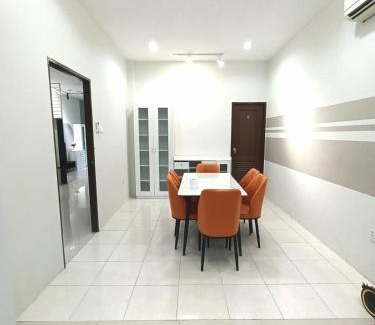 Kuching House | Empire Citystay at Moyan-4Queen