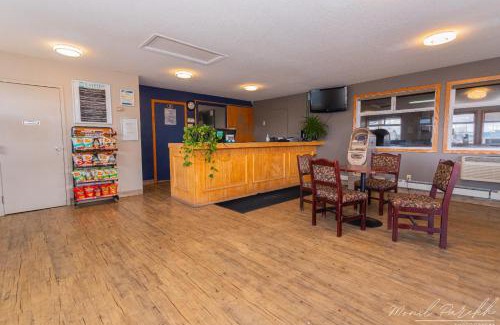 Red Deer Hotel | Empire Inn & Suites
