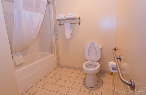 Red Deer Hotel | Empire Inn & Suites