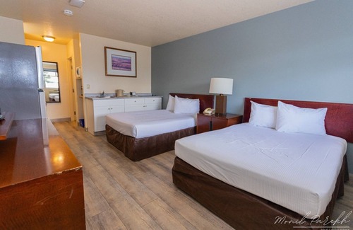 Red Deer Hotel | Empire Inn & Suites