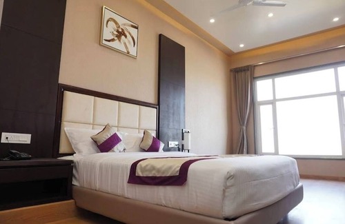 Amravati Hotel | EMPIRE STAY