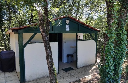 Saint-Aubin-de-Nabirat RV Rental | Emplacement Tente