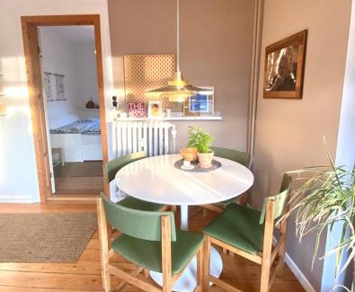 Randers Apartment | En hel lejlighed i midtbyen - centralt, tæt på alt og med parkering!