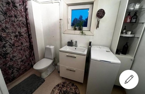Eskilstuna Villa | En liten trevlig villa nära stranden och travbanan.