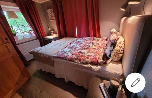 Eskilstuna Villa | En liten trevlig villa nära stranden och travbanan.