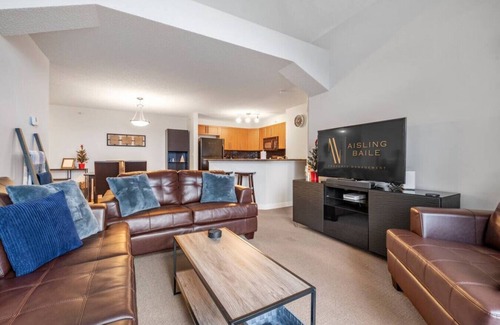 East Kootenay Apartment | En Pointe | Top Floor | Pool | Hot Tub | Gym