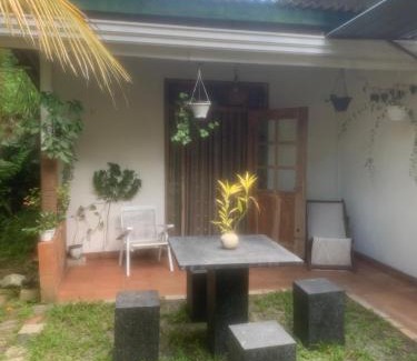 Udunuwara House | En route Ambuluwawa