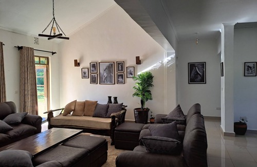 Kenya House | Enaiteru