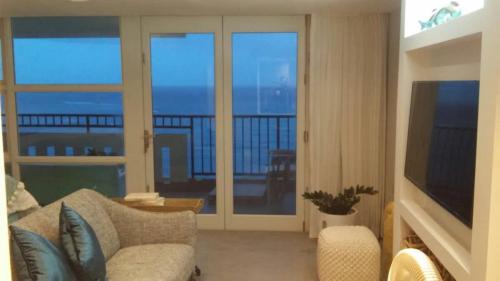 Vilomar House | Enchanted 17 Jewel Beachfront Luquillo -Pool