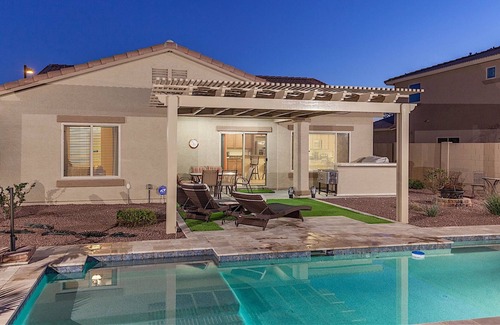 Surprise Farms House | Enchanted 3 BR by Casago