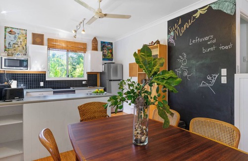 Brisbane Waterfront House | Enchanted Garden Island Cottage with Bikes and Air Con.