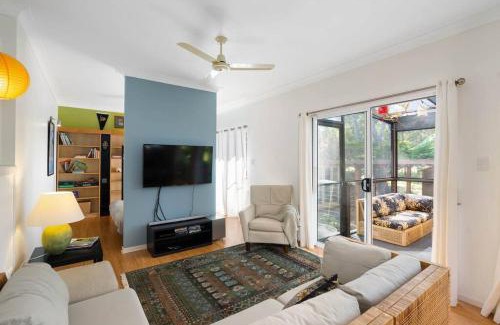 Brisbane Waterfront House | Enchanted Garden Cottage with Bikes and Air Con