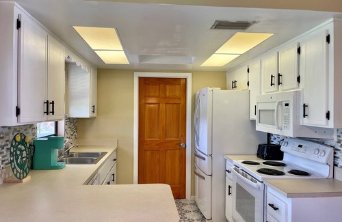 Port Saint Lucie House | Enchanted Pool Home 2/2, Sleeps 6, Pet Friendly, Minutes to the Beach or Stadium
