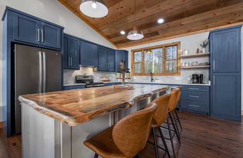 Ellijay House | Enchanted Ridge Retreat: Family friendly, peaceful property, hot tub, sleeps 10