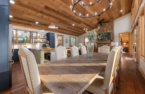 Ellijay House | Enchanted Ridge Retreat: Family friendly, peaceful property, hot tub, sleeps 10