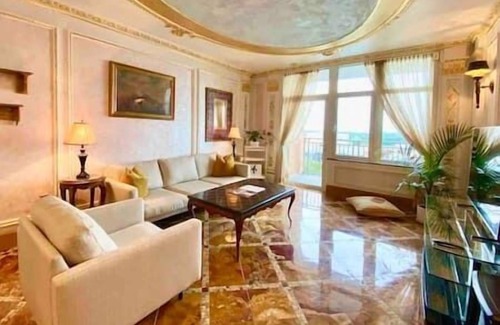 McLean Condo | Enchanting 1 Bedroom Apt | Spa Bath | Tysons