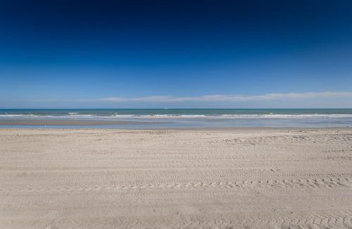 Cape Caneveral Beach Gardens Apartment | Enchanting 2-Bedroom Ground Floor Beach Condo at Cape Canaveral WiFi & AC