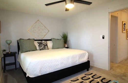 Toledo House | Enchanting 3-bedroom house with AC in Toledo.