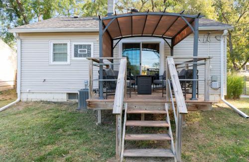 Omaha House | Enchanting 3BR Cottage Close to Downtown