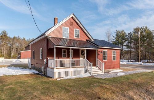 Gorham House | Enchanting 3BR Farmhouse Retreat Nature Getaway