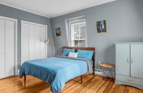 Hartford Apartment | Enchanting 3BR Near Downtown Hartford Cozy & Modern with Parking