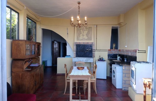 Villa Talla Apartment | Enchanting apartment with sea views and garden, wifi