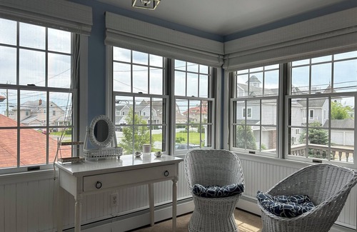 Devon House | Enchanting Beach Cottage with Water Views - Private Beach and Boardwalk