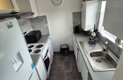 Chase Apartment | Enchanting Enfield Studio free parking