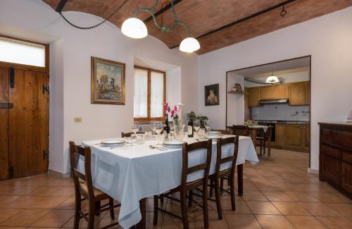 Abbadia a Isola Apartment | Enchanting Flat with Patio in Abbadia a Isola