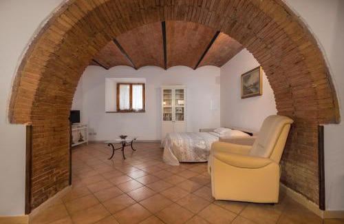 Abbadia a Isola Apartment | Enchanting Flat with Patio in Abbadia a Isola