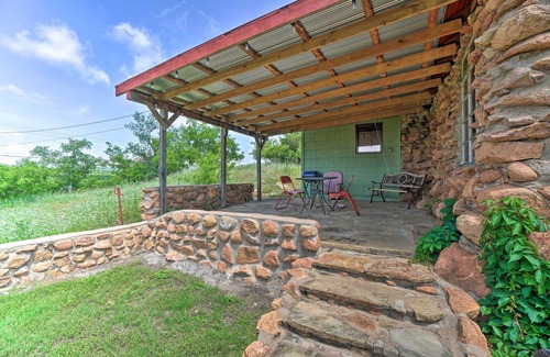 Medicine Park Cottage | Enchanting Hilltop Cottage in Medicine Park!