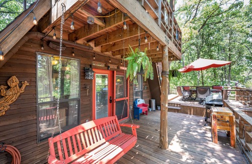 Pottsboro Cabin | Enchanting Lake Texoma Cabin with Hot Tub
