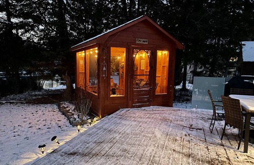 Bobcaygeon Cottage | Enchanting three bedroom river front cottage