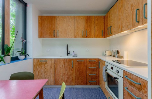 Stoke Newington Apartment | Enchanting Urban Treehouse, Stoke Newington!