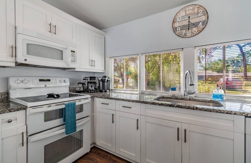 New Port Richey Apartment | Enchanting & Welcoming 2 Bedroom Apartment